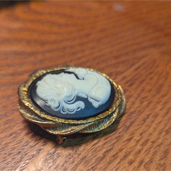 Vintage Gold Tone Lady Cameo Brooch Pin 1.5” Elegant Victorian Revival Jewelry D - Picture 6 of 9